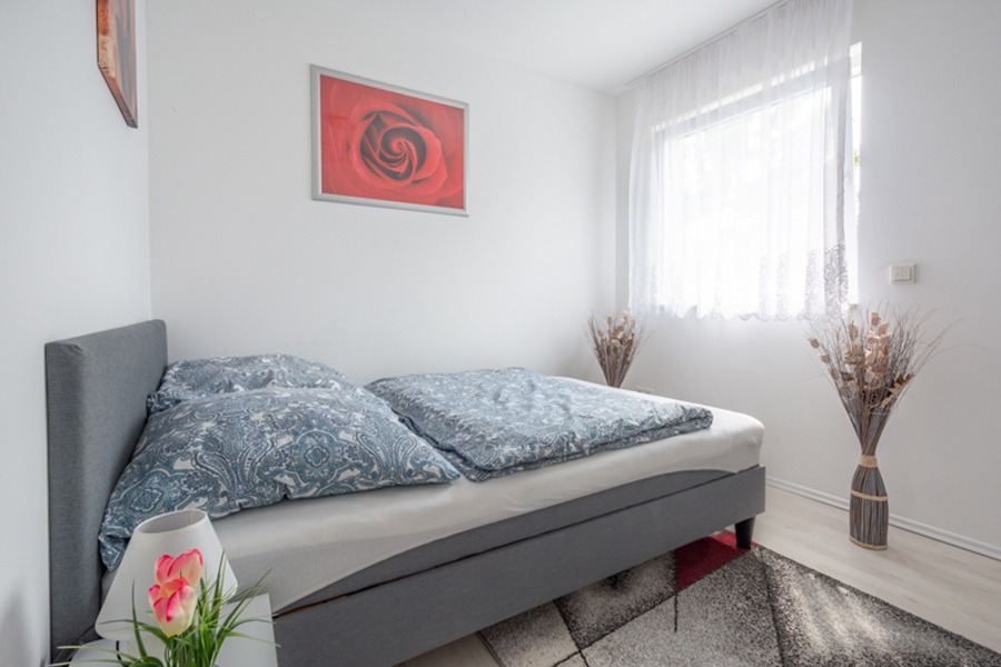 Merve-Comfort-Apart-3-Gaestezimmer-Hannover-Schlafzimmer-3